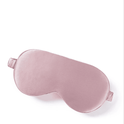 masque de nuit en soie rose sur fond blanc